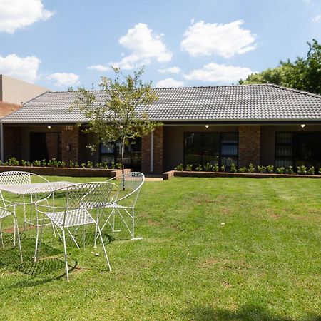 Opstal Gastehuis Potchefstroom Luaran gambar